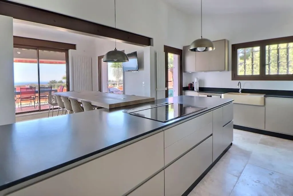 Face A La Mer Hyeres Villa